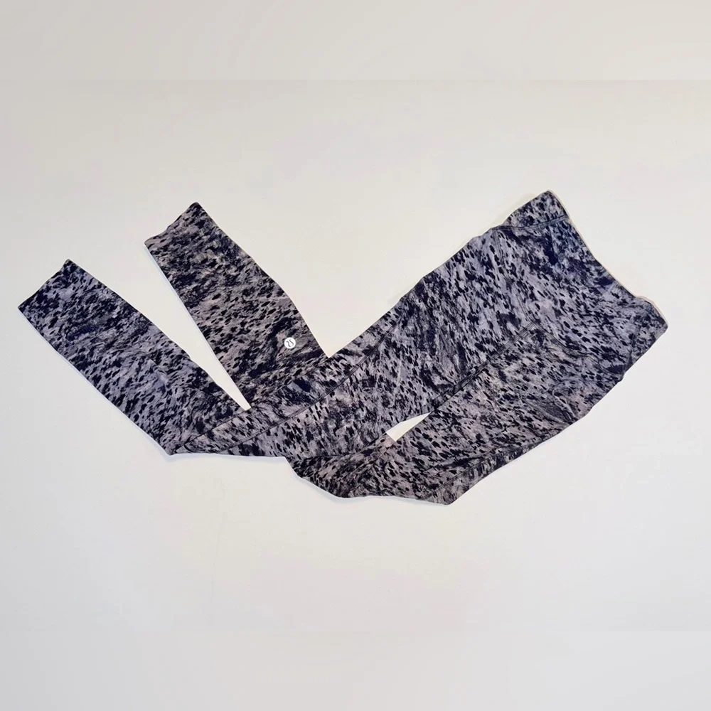 BLACK AND GRAY LULULEMON LEGGINGS